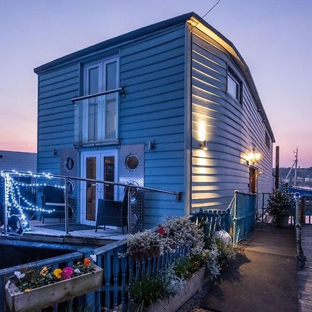 Bed and Breakfast Houseboat Harbourside View Ньюпорт Экстерьер фото